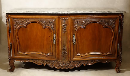 Buffet de chasse provençal galbé toutes faces en noyer Provence Languedoc Montpellier Nîmes XVIIIe